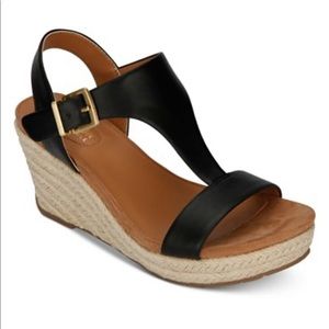 Kenneth Cole Wedge. Brand New!
